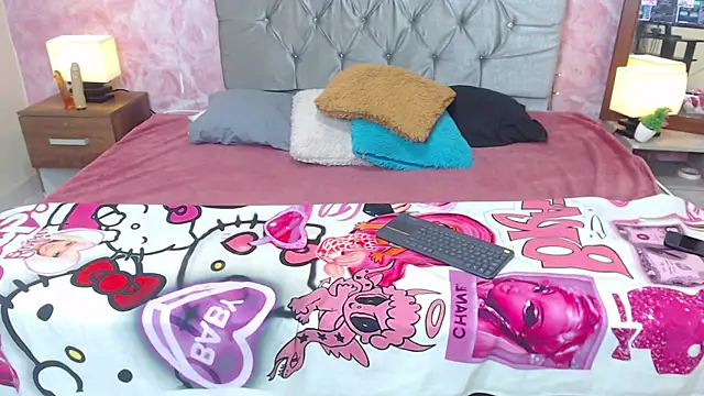 moon hill online show from September 24, 1:59 am