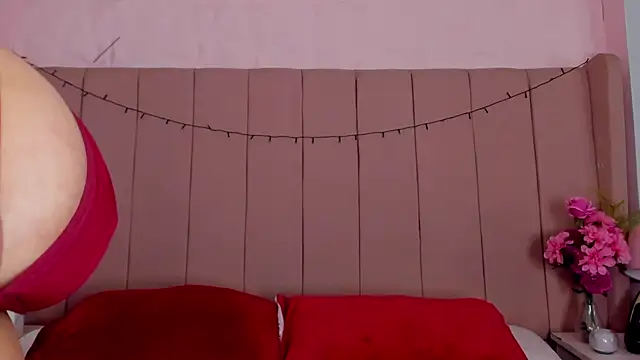 Snapshot of MollyBigBoobs12 chatting on September 24, 8:41 pm MollyBigBoobs12 online show from September 24, 8:41 pm