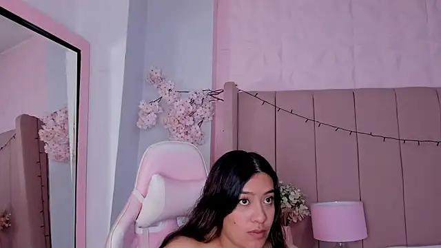 Snapshot of MollyBigBoobs12 chatting on October 13, 9:06 pm MollyBigBoobs12 online show from October 13, 9:06 pm