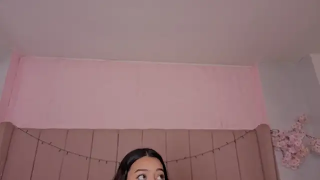 Snapshot of MollyBigBoobs12 chatting on October 21, 8:24 pm MollyBigBoobs12 online show from October 21, 8:24 pm