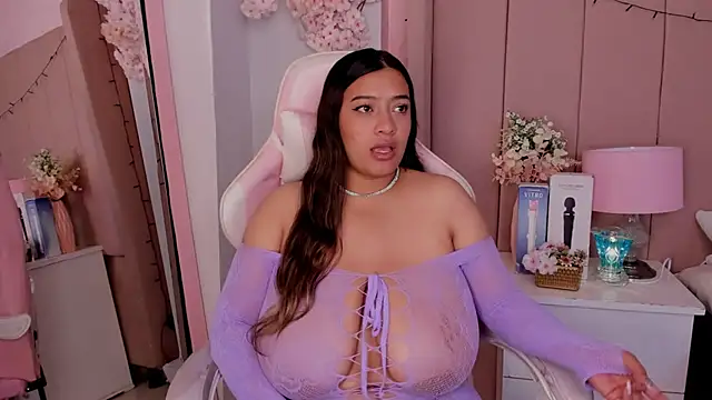 Snapshot of MollyBigBoobs12 chatting on October 10, 10:36 pm MollyBigBoobs12 online show from October 10, 10:36 pm