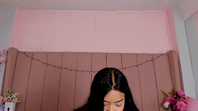 Snapshot of MollyBigBoobs12 chatting on September 29, 8:25 pm MollyBigBoobs12 online show from September 29, 8:25 pm