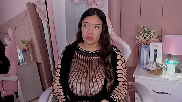 Snapshot of MollyBigBoobs12 chatting on October 6, 9:19 pm MollyBigBoobs12 online show from October 6, 9:19 pm