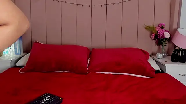 Snapshot of MollyBigBoobs12 chatting on September 27, 9:00 pm MollyBigBoobs12 online show from September 27, 9:00 pm