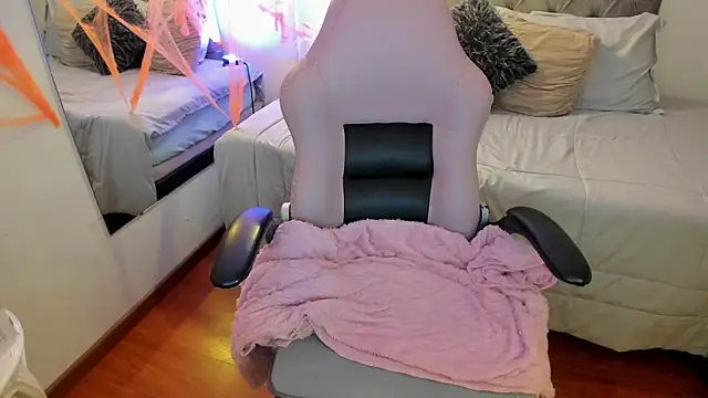 Kat cute  online show from October 10, 5:56 am