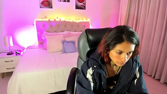 Kat cute  online show from September 29, 3:33 am