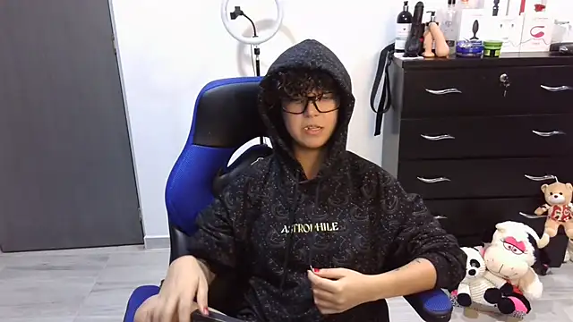 Snapshot of thomascooper7 chatting on September 19, 1:15 am thomascooper7 online show from September 19, 1:15 am