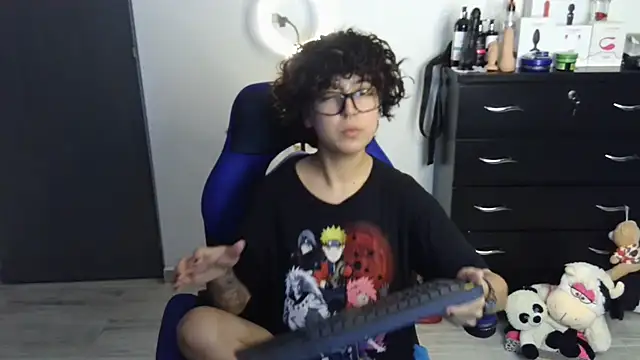 Snapshot of thomascooper7 chatting on September 23, 1:37 am thomascooper7 online show from September 23, 1:37 am