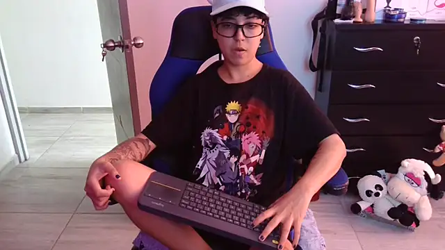 thomascooper7 online show from December 17, 8:24 pm