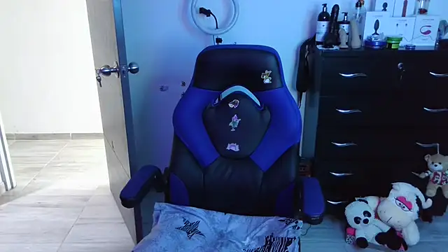 Snapshot of thomascooper7 chatting on October 3, 8:14 pm thomascooper7 online show from October 3, 8:14 pm