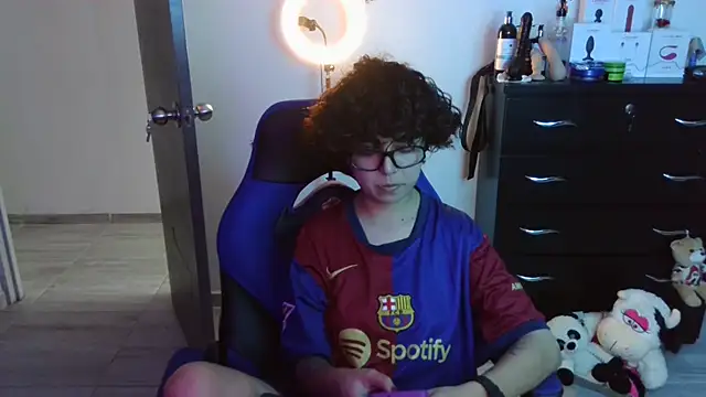 Snapshot of thomascooper7 chatting on October 8, 8:24 pm thomascooper7 online show from October 8, 8:24 pm