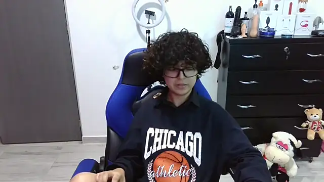 Snapshot of thomascooper7 chatting on October 29, 2:38 am thomascooper7 online show from October 29, 2:38 am