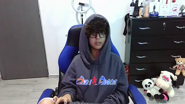 Snapshot of thomascooper7 chatting on October 28, 2:28 am thomascooper7 online show from October 28, 2:28 am