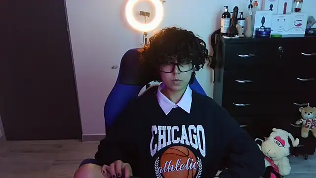 Snapshot of thomascooper7 chatting on October 25, 1:57 am thomascooper7 online show from October 25, 1:57 am