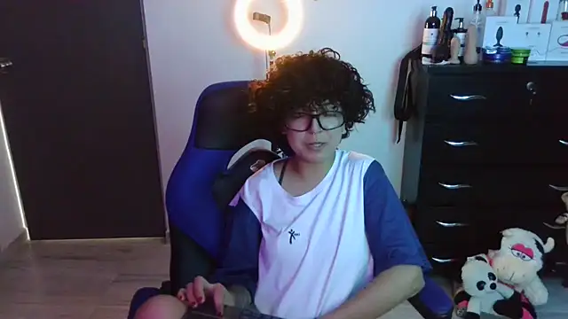 Snapshot of thomascooper7 chatting on October 13, 8:55 pm thomascooper7 online show from October 13, 8:55 pm