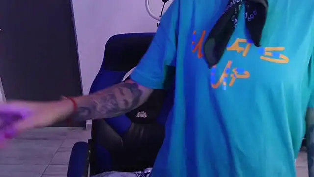 thomascooper7 online show from February 6, 6:33 pm