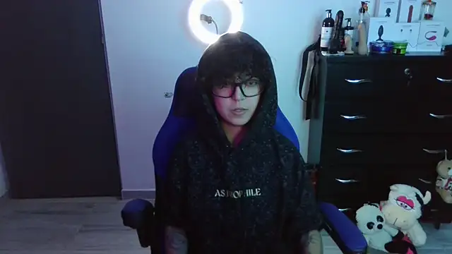 Snapshot of thomascooper7 chatting on September 28, 12:50 am thomascooper7 online show from September 28, 12:50 am