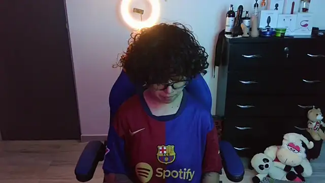 Snapshot of thomascooper7 chatting on October 20, 1:52 am thomascooper7 online show from October 20, 1:52 am