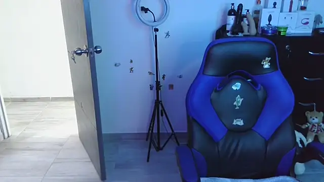 Snapshot of thomascooper7 chatting on October 2, 8:03 pm thomascooper7 online show from October 2, 8:03 pm