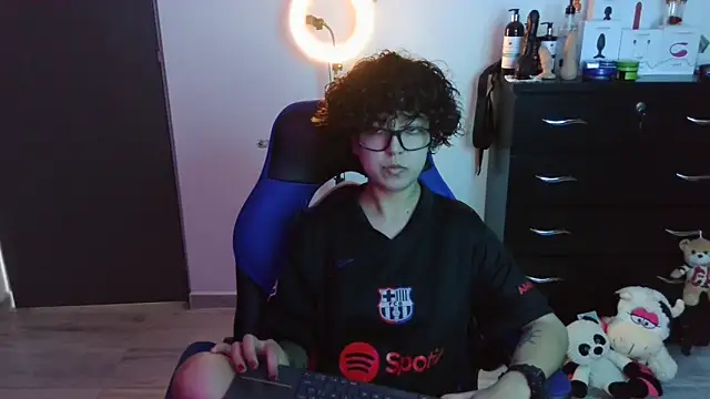 Snapshot of thomascooper7 chatting on October 5, 8:25 pm thomascooper7 online show from October 5, 8:25 pm