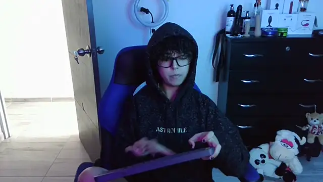 Snapshot of thomascooper7 chatting on September 30, 7:52 pm thomascooper7 online show from September 30, 7:52 pm