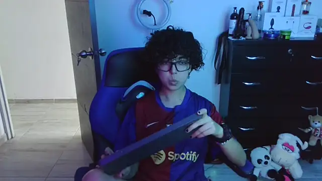 Snapshot of thomascooper7 chatting on October 1, 7:52 pm thomascooper7 online show from October 1, 7:52 pm