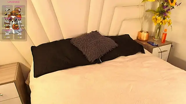 Nessa2905 online show from November 11, 2:40 am