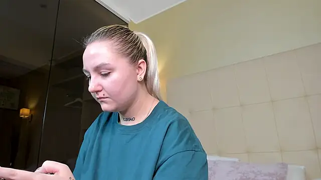 Snapshot of Debbie_Taylor chatting on October 16, 5:26 pm Debbie Taylor online show from October 16, 5:26 pm