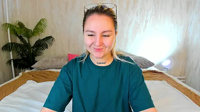 Snapshot of Debbie_Taylor chatting on October 13, 5:04 pm Debbie Taylor online show from October 13, 5:04 pm