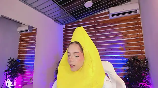 Sapphire Venuss online show from March 27, 1:40 am