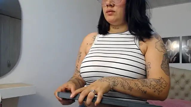 lily f00x online show from March 23, 12:33 pm