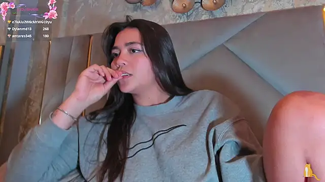 KimDevinne online show from April 12, 9:12 am