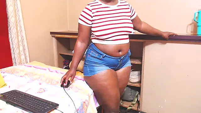 Snapshot of sexychocolatbox10 chatting on October 12, 7:00 am sexychocolatbox10 online show from October 12, 7:00 am