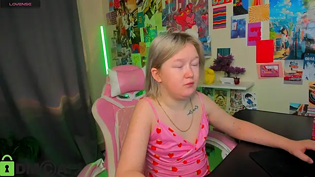 Sara Robinson online show from April 22, 2:52 am