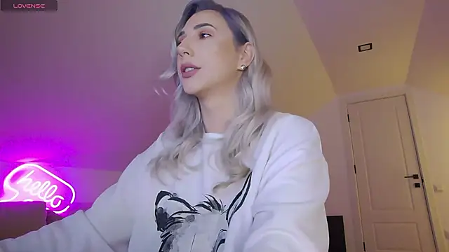 KhloeK online show from February 11, 9:55 am