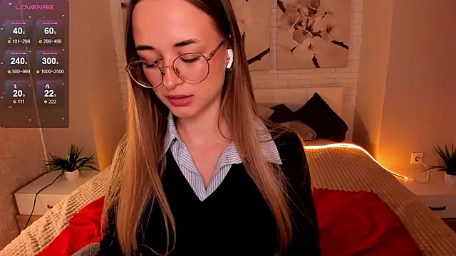 Tiffanyhunt online show from November 10, 1:17 pm