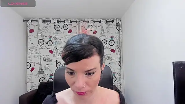 Snapshot of DanaaRey chatting on October 20, 2:53 pm DanaaRey online show from October 20, 2:53 pm