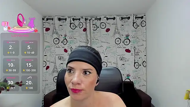 Snapshot of DanaaRey chatting on October 31, 3:05 pm DanaaRey online show from October 31, 3:05 pm