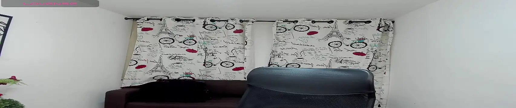 Snapshot of DanaaRey chatting on October 22, 4:01 pm DanaaRey online show from October 22, 4:01 pm