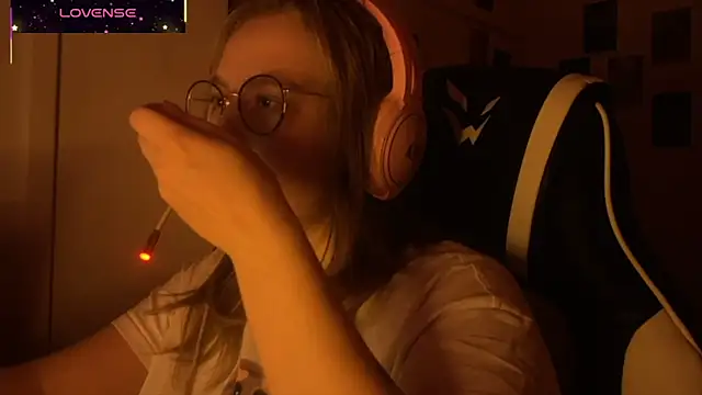 Snapshot of JacyWinslat chatting on October 1, 10:04 pm JacyWinslat online show from October 1, 10:04 pm