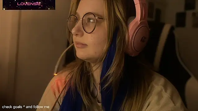 Snapshot of JacyWinslat chatting on October 28, 3:18 pm JacyWinslat online show from October 28, 3:18 pm