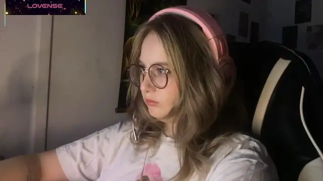 Snapshot of JacyWinslat chatting on October 4, 3:27 pm JacyWinslat online show from October 4, 3:27 pm