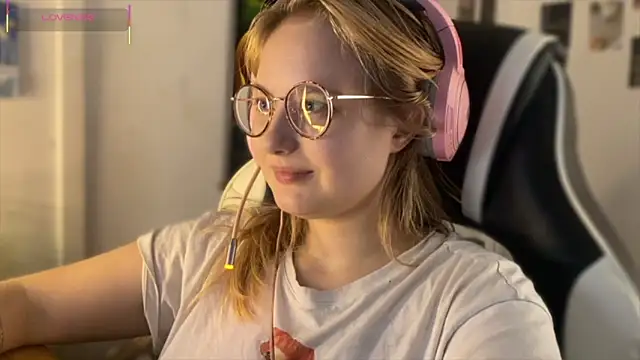 Snapshot of JacyWinslat chatting on September 19, 2:16 pm JacyWinslat online show from September 19, 2:16 pm