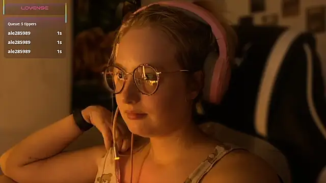 Snapshot of JacyWinslat chatting on September 23, 8:18 pm JacyWinslat online show from September 23, 8:18 pm