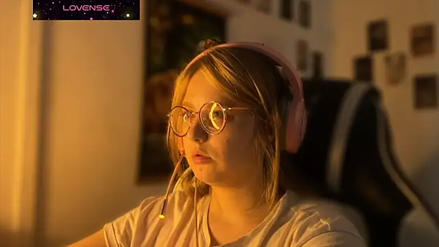 Snapshot of JacyWinslat chatting on September 29, 2:55 pm JacyWinslat online show from September 29, 2:55 pm