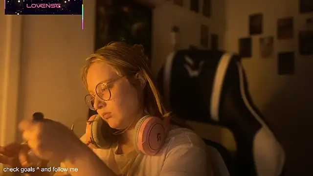 Snapshot of JacyWinslat chatting on October 21, 4:33 pm JacyWinslat online show from October 21, 4:33 pm