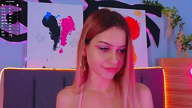 Snapshot of AlinaWalters chatting on October 1, 8:47 pm AlinaWalters online show from October 1, 8:47 pm