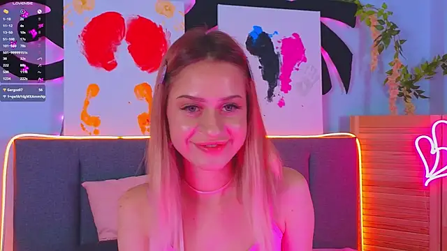 Snapshot of AlinaWalters chatting on October 2, 8:47 pm AlinaWalters online show from October 2, 8:47 pm