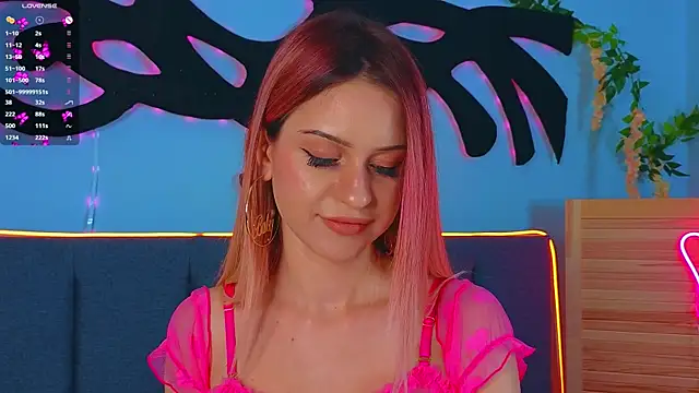 Snapshot of AlinaWalters chatting on September 20, 8:40 pm AlinaWalters online show from September 20, 8:40 pm