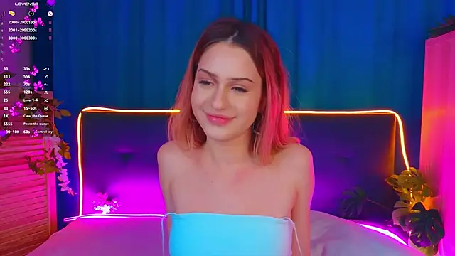 Snapshot of AlinaWalters chatting on October 19, 10:01 pm AlinaWalters online show from October 19, 10:01 pm